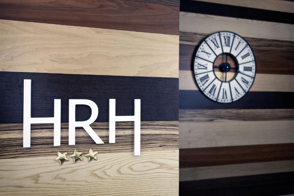 a collage of a sign with a clock and three starches at Hotel Río Hortega in Valladolid