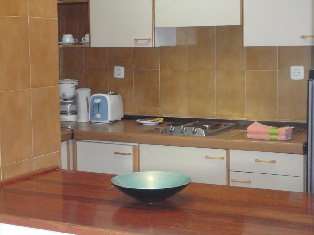 Kuchyň nebo kuchyňský kout v ubytování Apartamentos Quintero – Adults Only