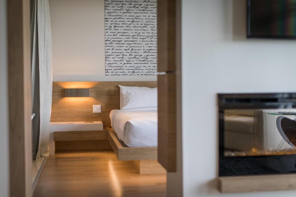 Postel nebo postele na pokoji v ubytování Hôtel du Domaine, centre de villégiature et de congrès