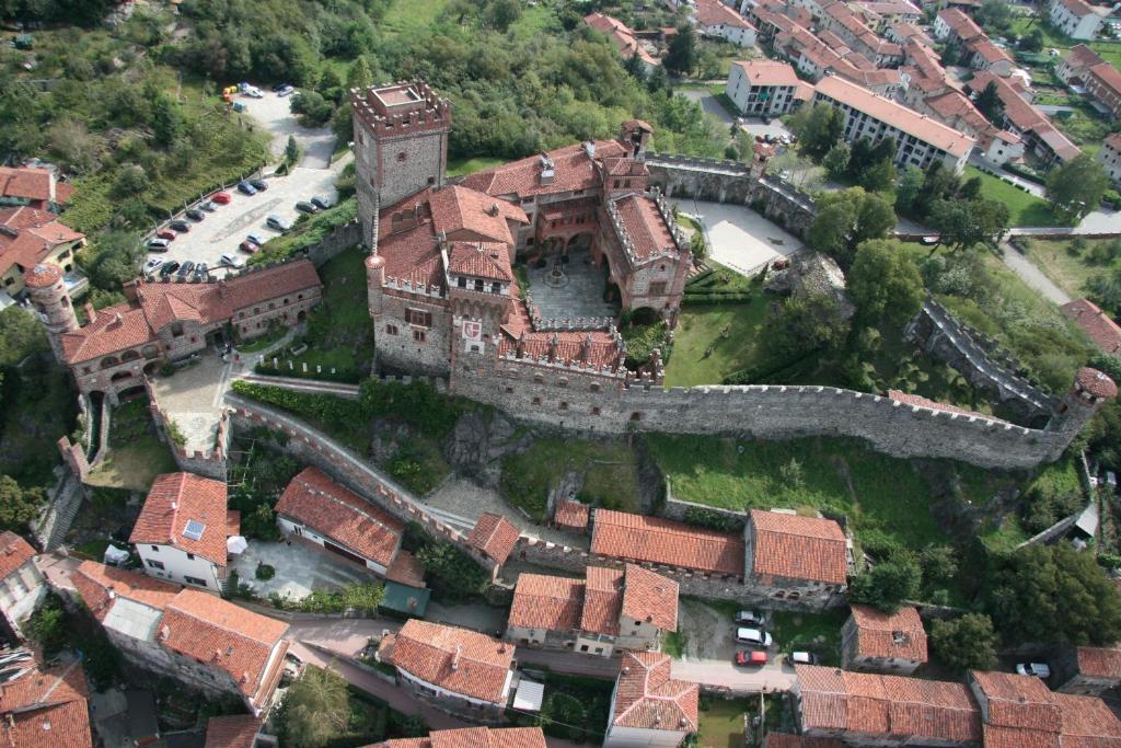 Letecký snímek ubytování Castello Di Pavone