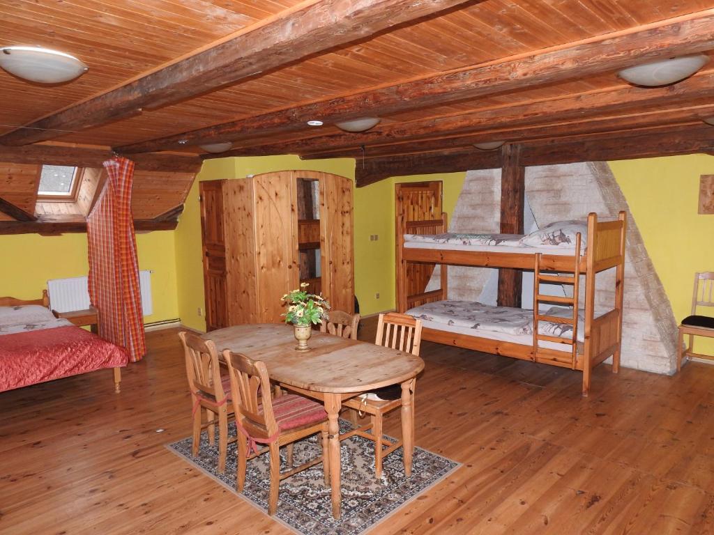 Postel nebo postele na pokoji v ubytování Penzion Pegas Depoltovice