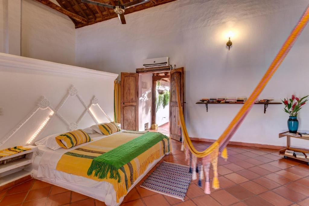 a bedroom with a bed with a hammock in it at Legado de la Marquesa in Mompos