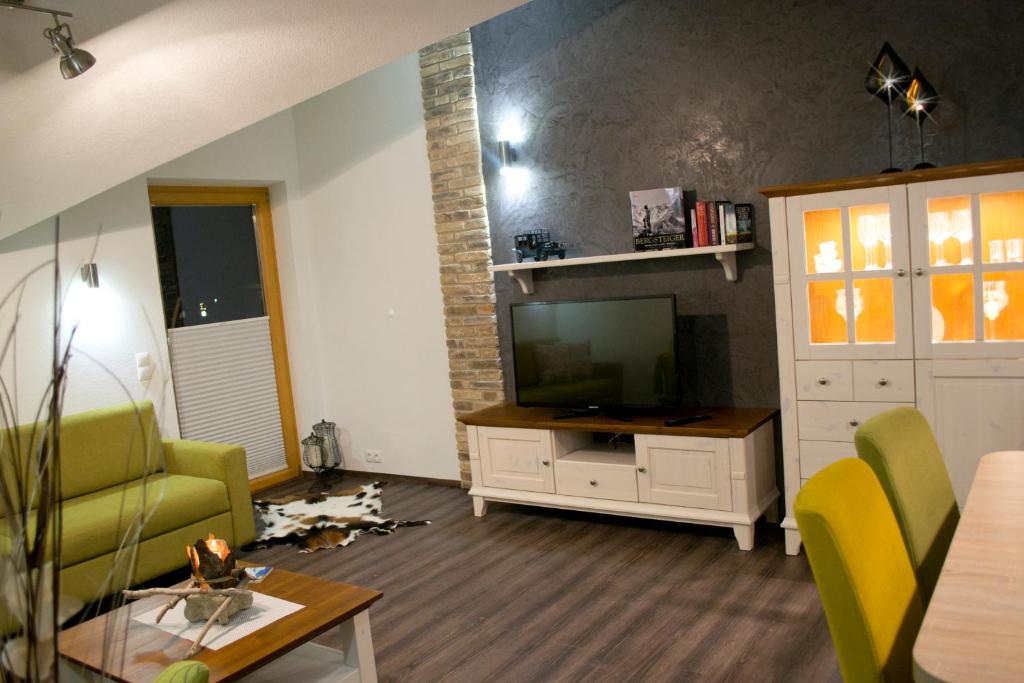 TV a/nebo společenská místnost v ubytování Appartement Tirol