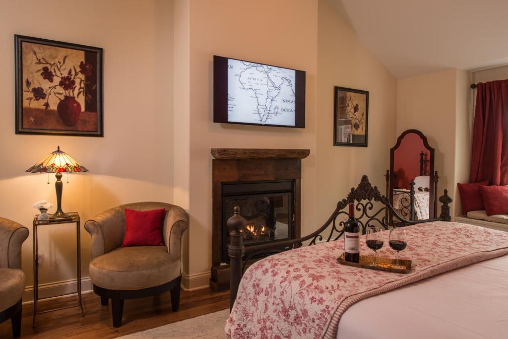Caldwell House Bed and Breakfast - Deluxe King Room