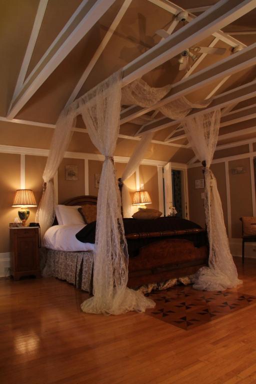 Leaside Manor - Superior King Room