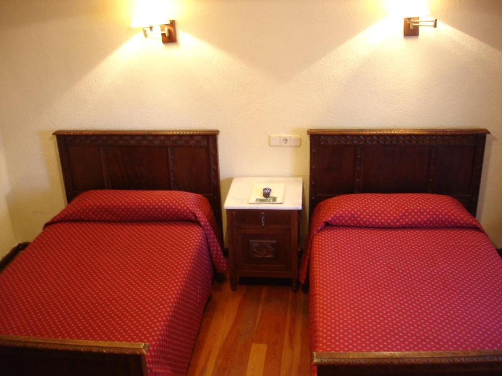 Postel nebo postele na pokoji v ubytování Hostal Ayestaran II