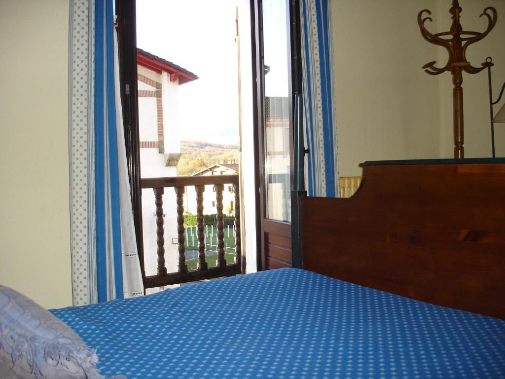 Postel nebo postele na pokoji v ubytování Hostal Ayestaran II