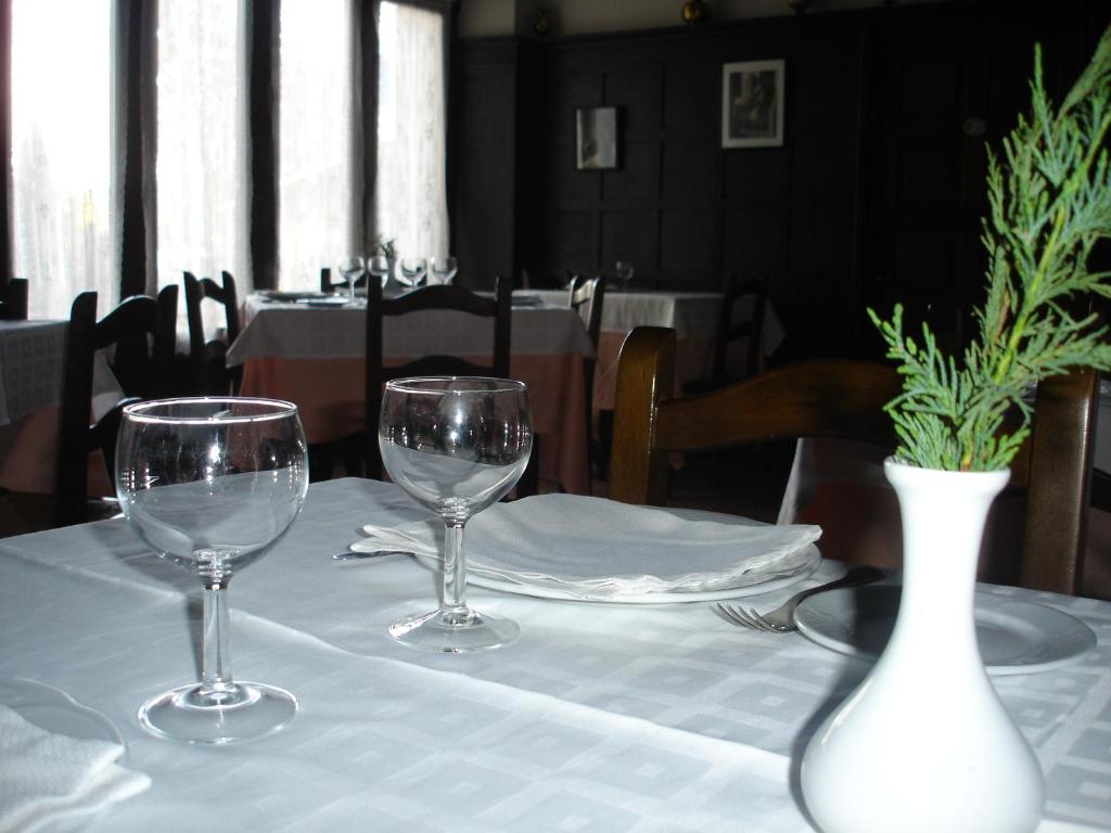 Restaurace v ubytování Hostal Ayestaran II