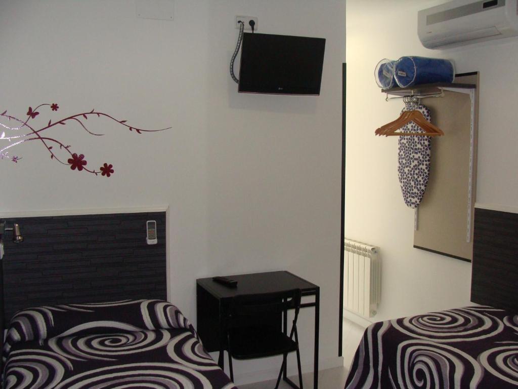 TV a/nebo společenská místnost v ubytování Hostal JQ Madrid 1