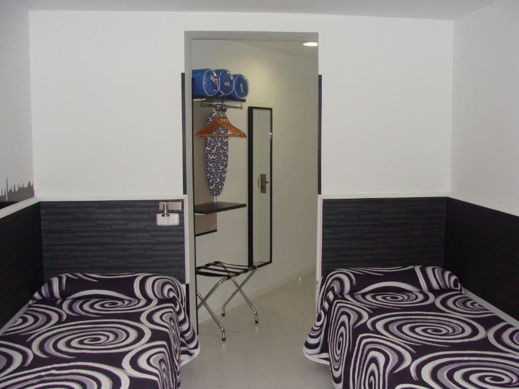 Postel nebo postele na pokoji v ubytování Hostal JQ Madrid 1