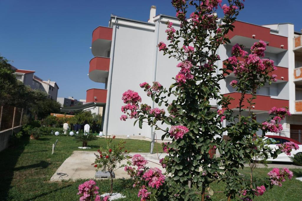 Vonkajšia záhrada v ubytovaní Apartment Kozina
