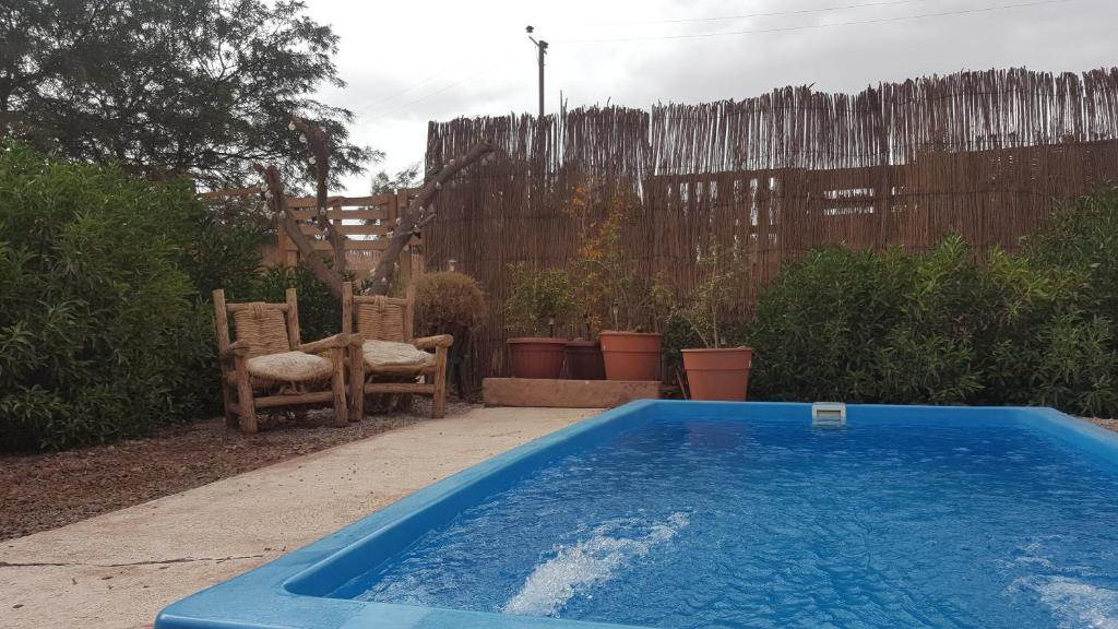 Bazén v ubytování Hotel Pat'ta Hoiri nebo v jeho okolí