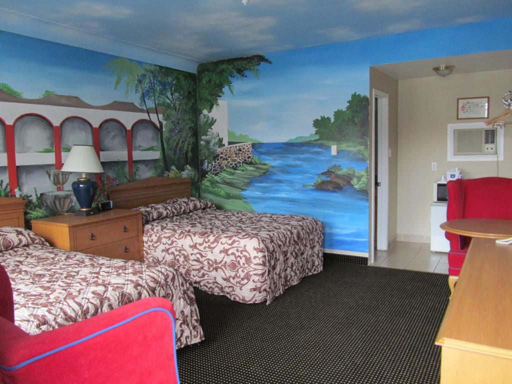 Postel nebo postele na pokoji v ubytování Knights Inn London Ontario