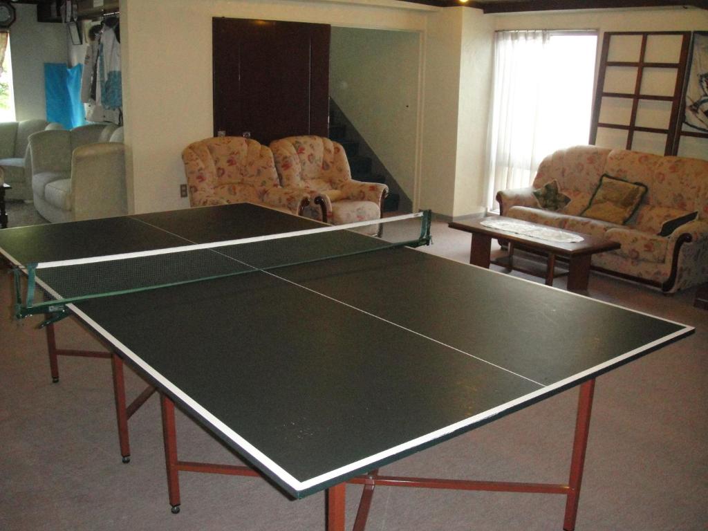 Stolní tenis v ubytování Hotel Weisser Hof Happei nebo okolí