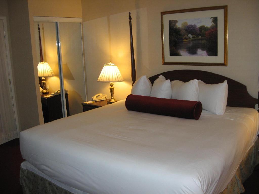 a hotel room with a large bed and two lamps at Hotel Chrome Montreal Centre-Ville in Montreal