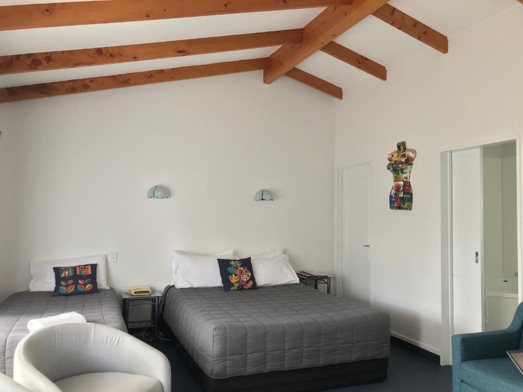 Postel nebo postele na pokoji v ubytování Edelweiss Motel