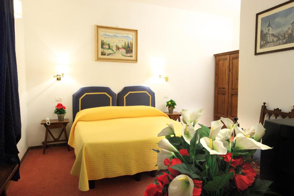 A bed or beds in a room at Hotel S.Giorgio & Olimpic