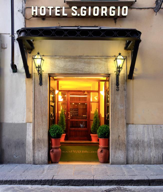 The facade or entrance of Hotel S.Giorgio & Olimpic