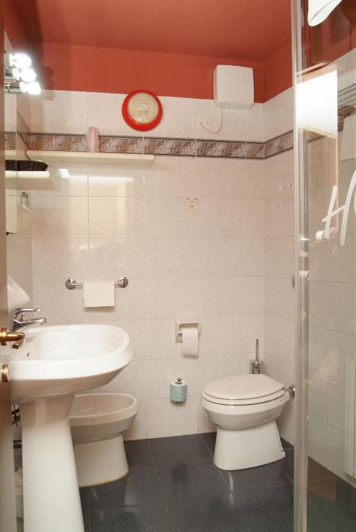 Koupelna v ubytování Hotel Maxim