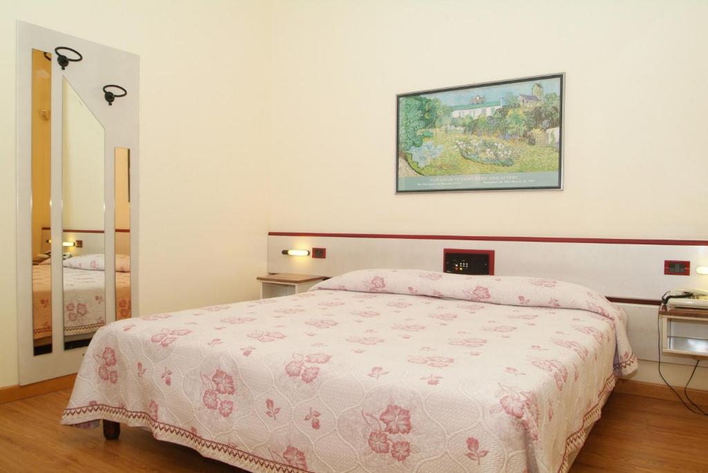 Postel nebo postele na pokoji v ubytování Hotel Maxim