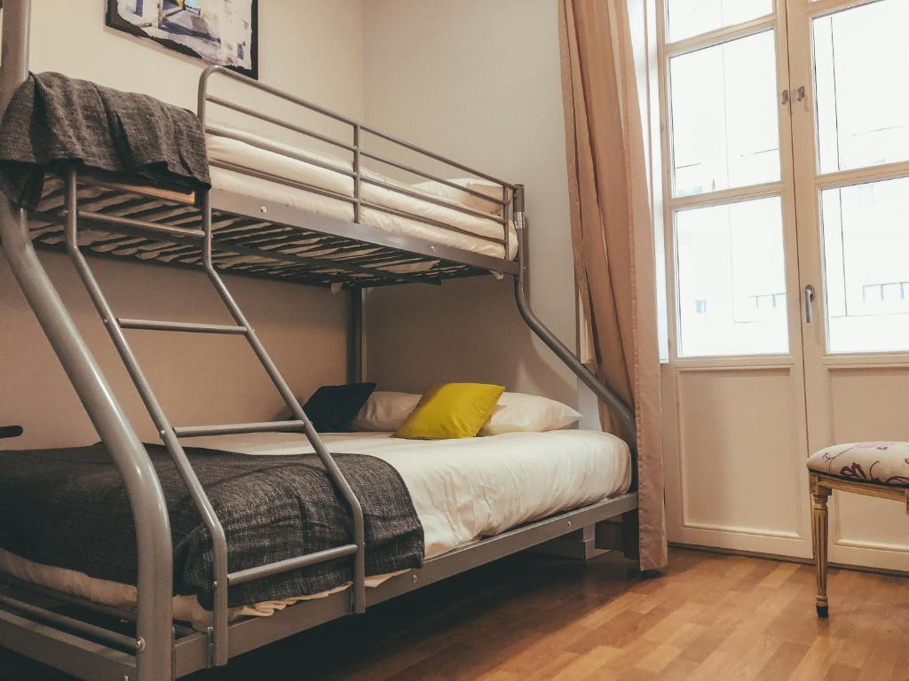 Postel nebo postele na pokoji v ubytování Apodaca Rooms