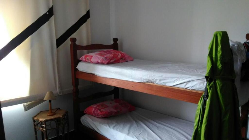  guaica - otima localização 05 pessoas - 200 mts da praia