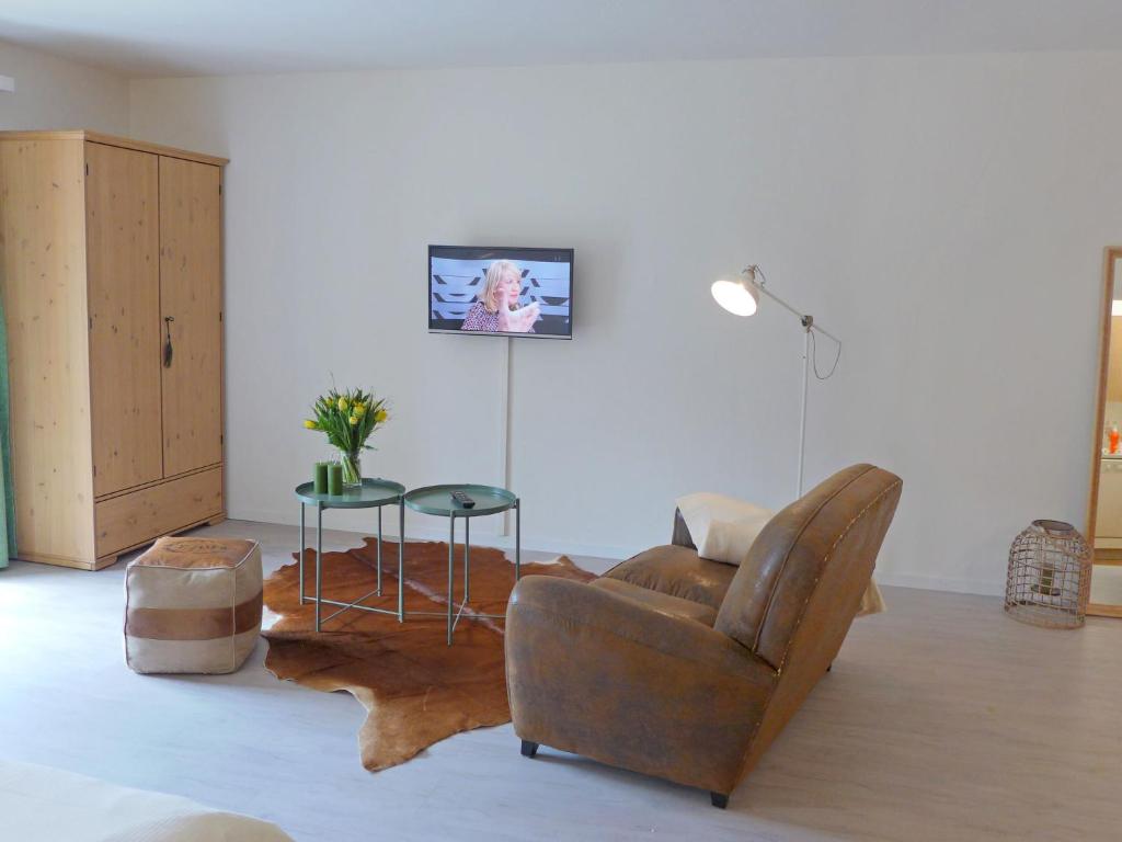 TV a/nebo společenská místnost v ubytování Apartment Chesa Bursella 21 by Interhome