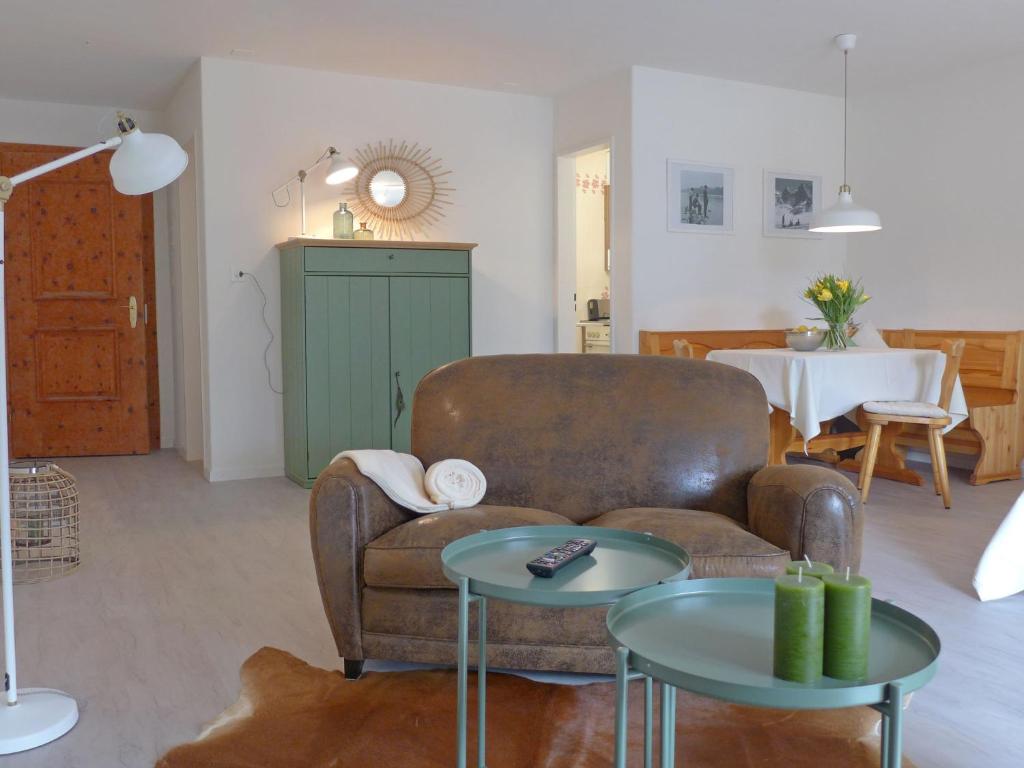 Posezení v ubytování Apartment Chesa Bursella 21 by Interhome