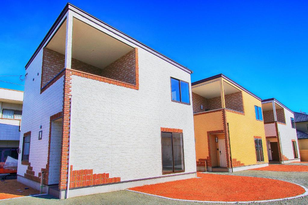 a building that is painted white and orange at Villas Fuji in Fujikawaguchiko