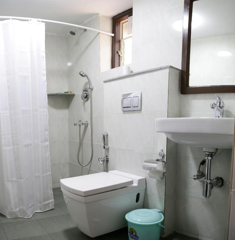 Un baño de Hill Top Goa Lodge