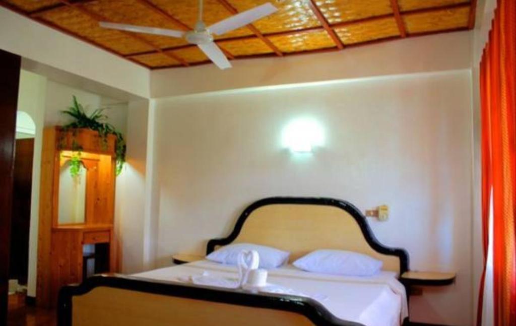 Postel nebo postele na pokoji v ubytování Seashore Beach Resort