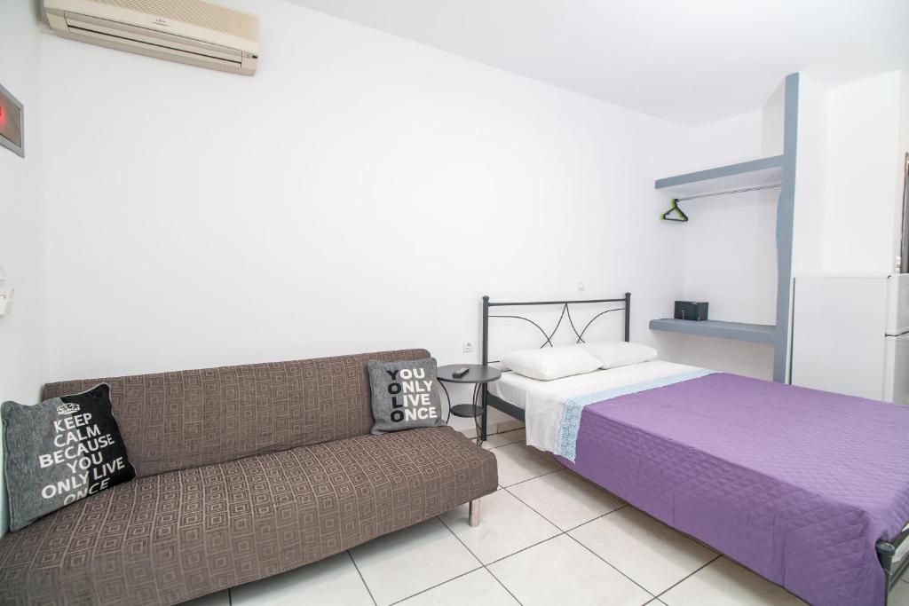 Postel nebo postele na pokoji v ubytování Toulas Studios & Apts No2