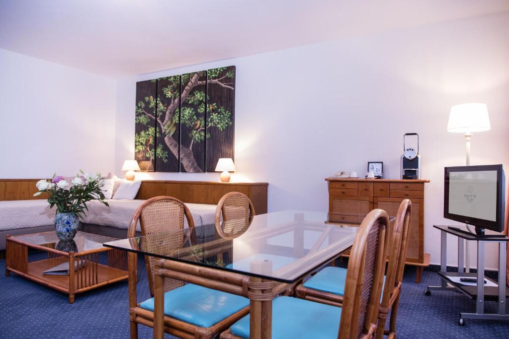 TV a/nebo společenská místnost v ubytování Hotel Sagitta