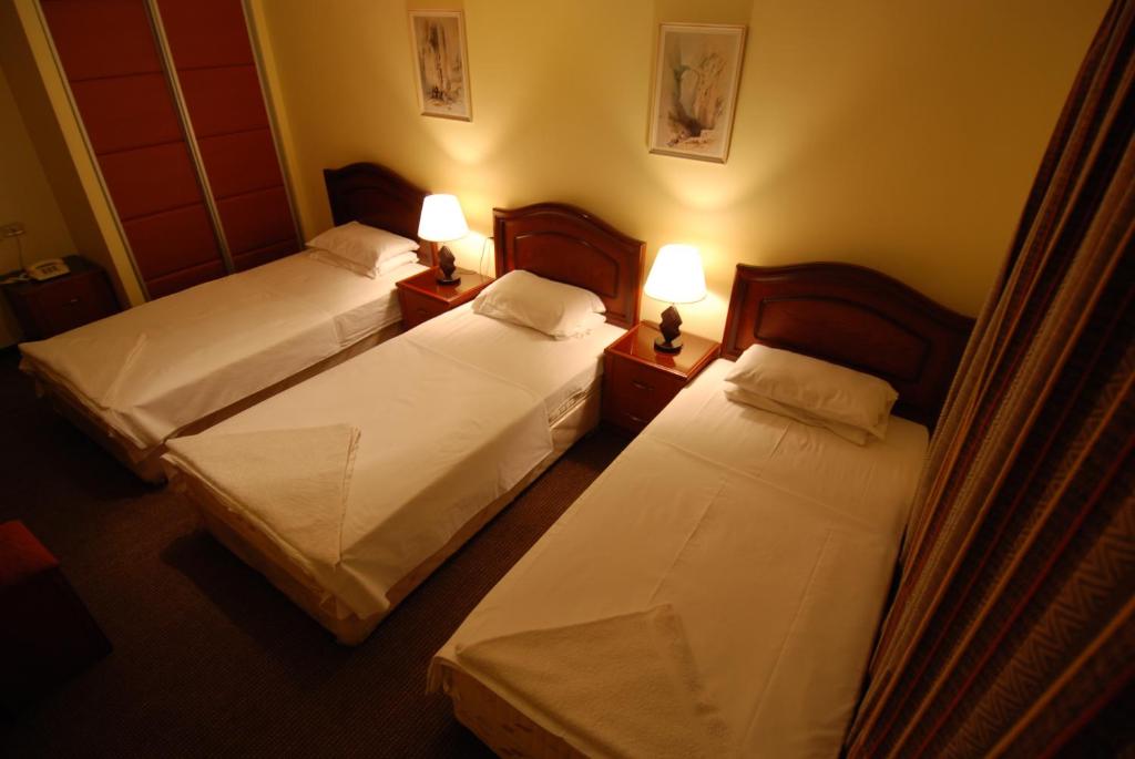 Postel nebo postele na pokoji v ubytování Al Rashid Hotel