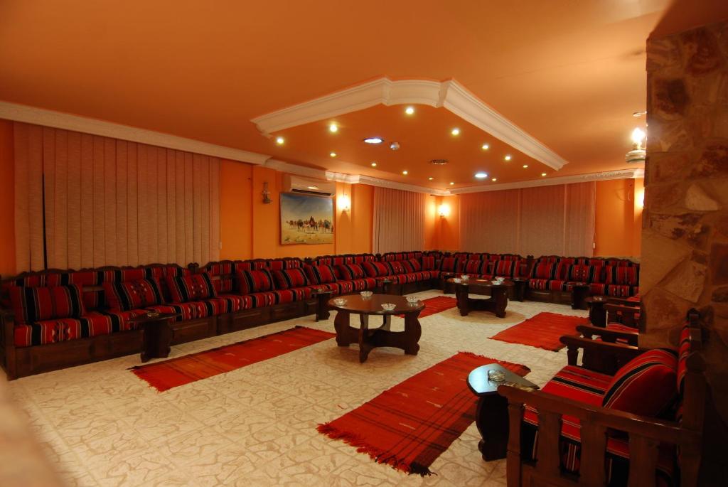 Posezení v ubytování Al Rashid Hotel