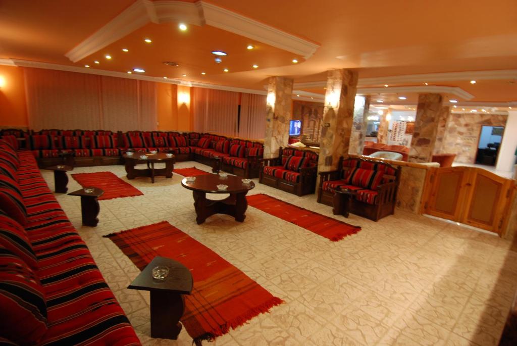 Posezení v ubytování Al Rashid Hotel