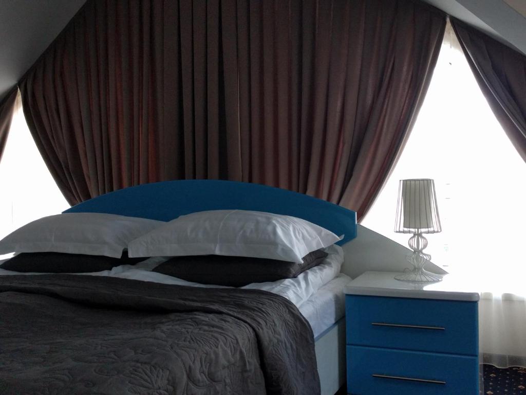 Kaiser Hotel - Triple Chambre