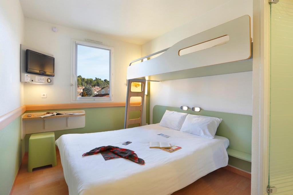 Postel nebo postele na pokoji v ubytování First Inn Hotel