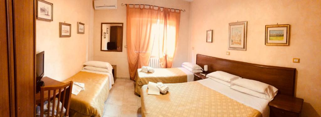 Postel nebo postele na pokoji v ubytování Hotel Casarola - Trigoria