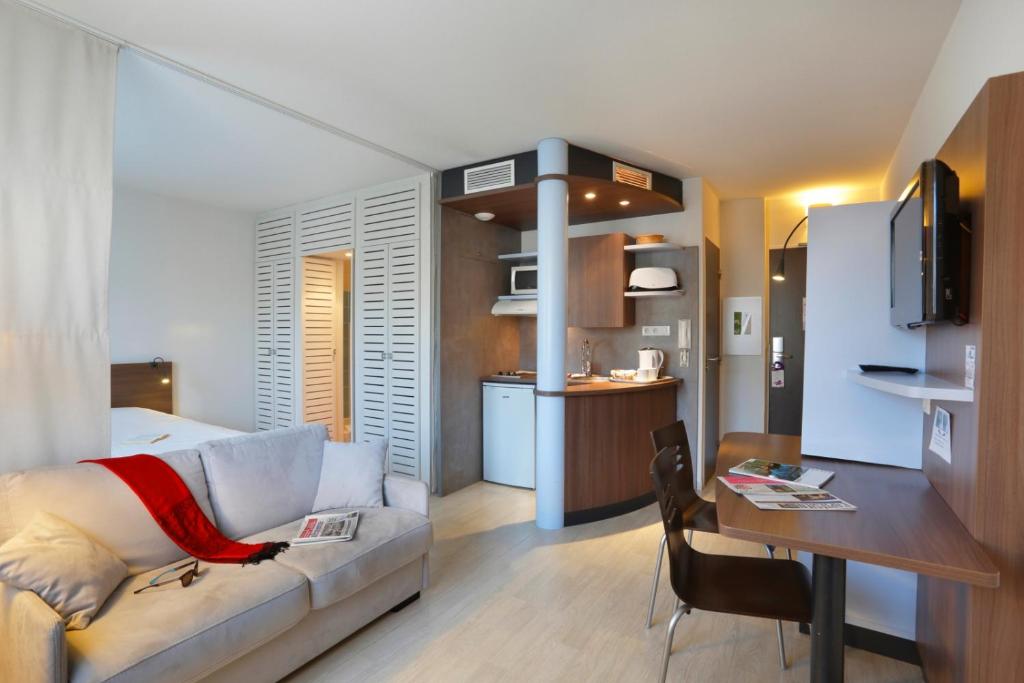 TV a/nebo společenská místnost v ubytování Suite Home Apt Luberon