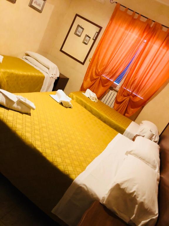 Postel nebo postele na pokoji v ubytování Hotel Casarola - Trigoria