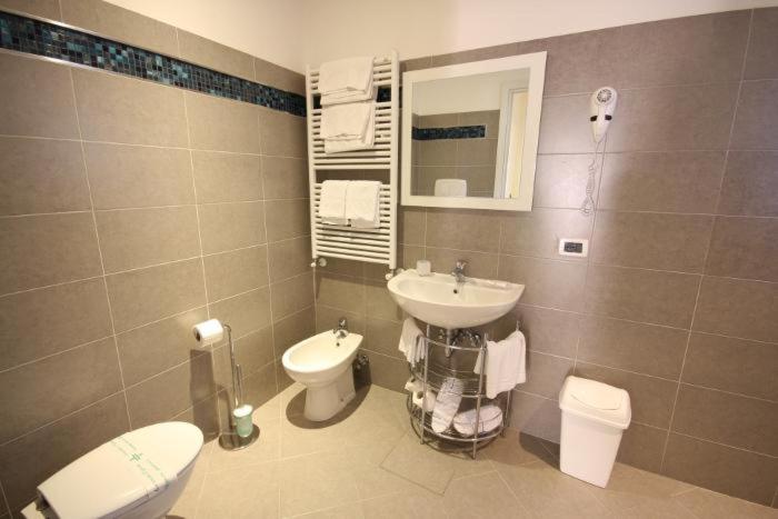 A bathroom at Hotel La Pergola di Venezia
