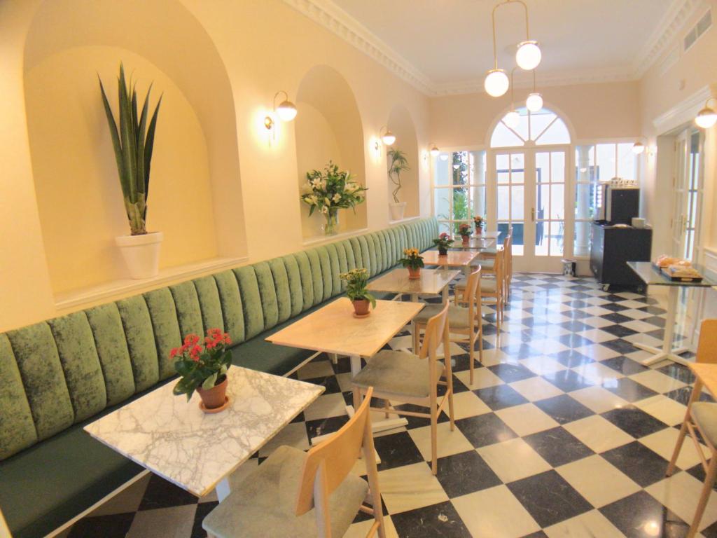 TV a/nebo společenská místnost v ubytování Halo Boutique Hotel