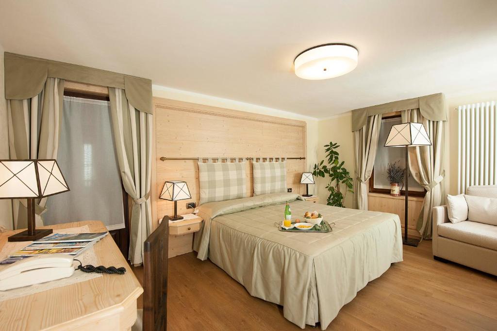 Łóżko lub łóżka w pokoju w obiekcie Hotel Edelweiss 3 Stelle SUPERIOR