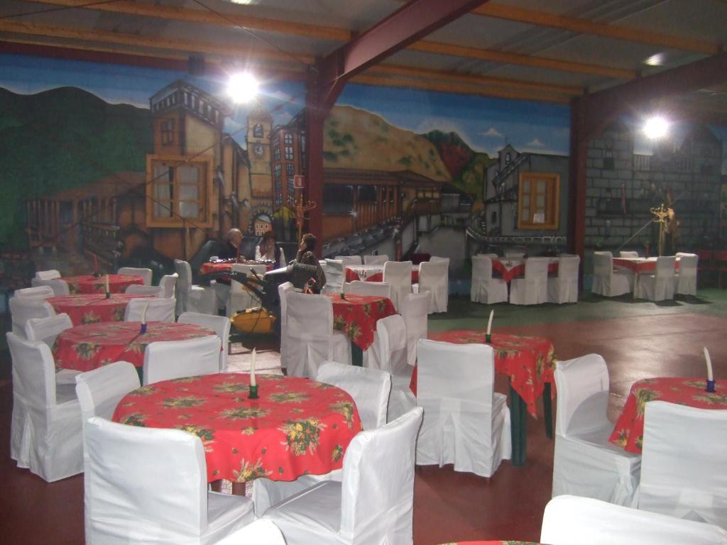 Reštaurácia alebo iné gastronomické zariadenie v ubytovaní Hotel Rural Camino Medulas