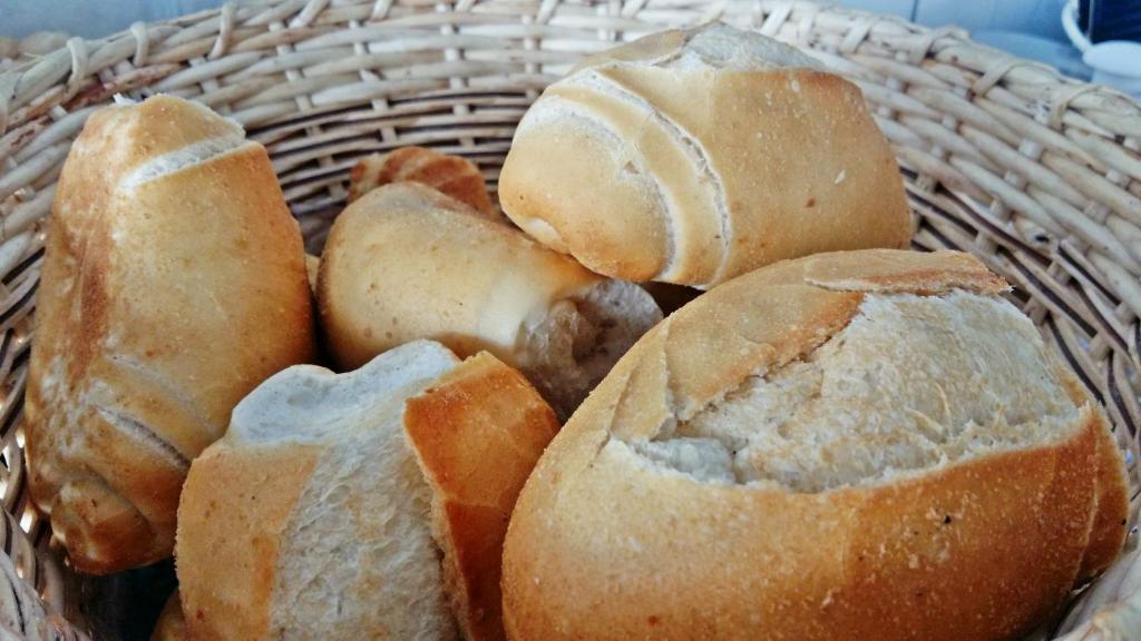 a basket full of breads in a basket at Pousada Beira Rio Parnaíba in Parnaíba