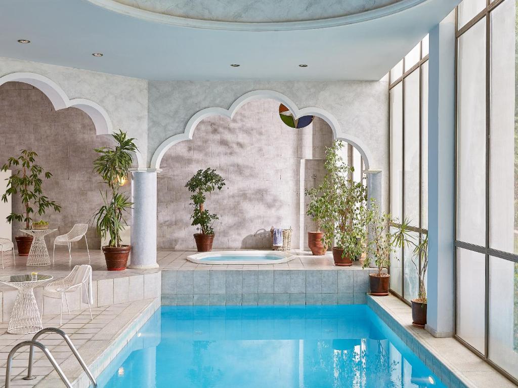 Бассейн в Grecotel Astir Palace или поблизости