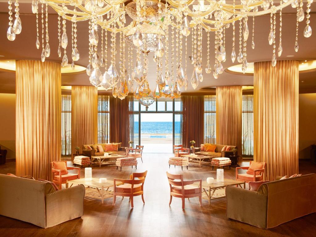 Гостиная зона в Grecotel Astir Palace