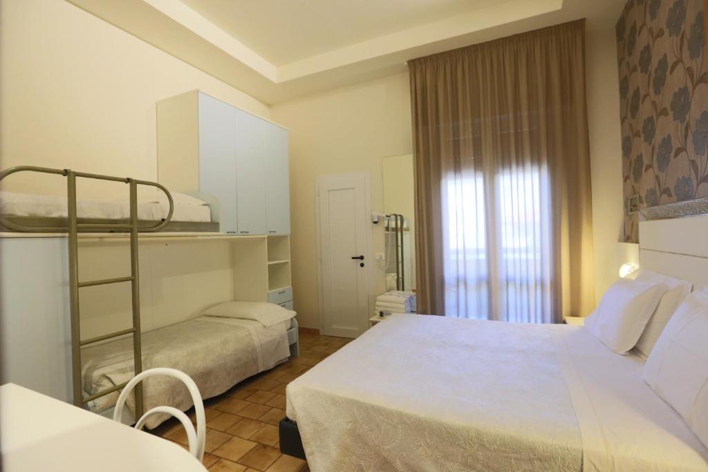 Postel nebo postele na pokoji v ubytování ELISABETTA hotel