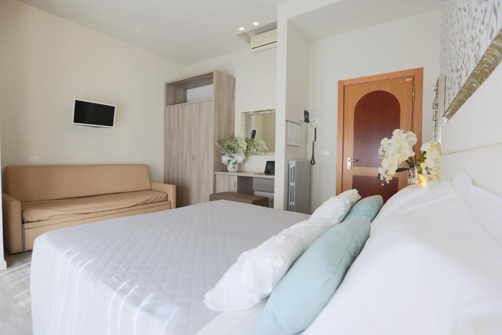 Postel nebo postele na pokoji v ubytování ELISABETTA hotel